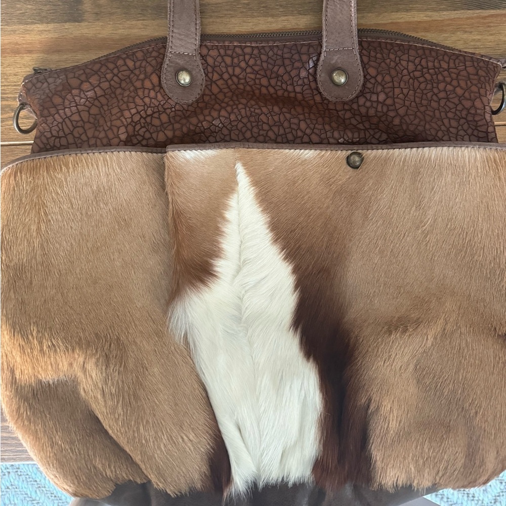 Kulu cowhide handbag.